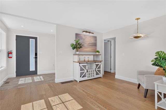 3 Narragansett Boulevard, Portsmouth, RI 02871