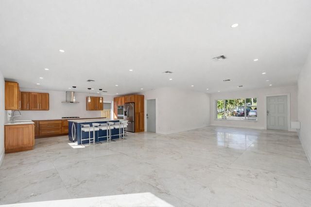 1706 NE 28th Drive, Wilton Manors, FL 33334