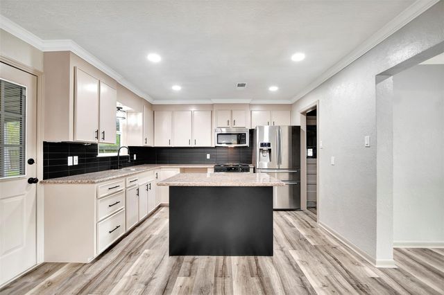 1914 Monroe Drive, Pasadena, TX 77502