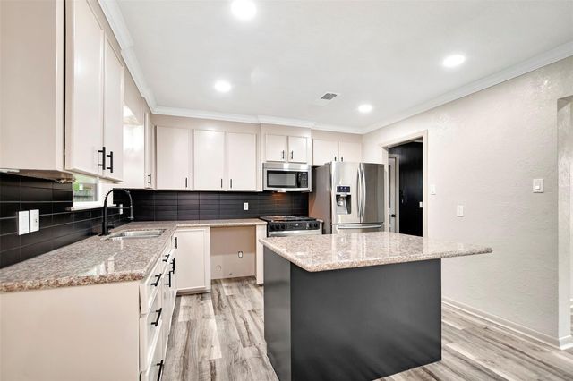 1914 Monroe Drive, Pasadena, TX 77502