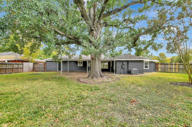 1914 Monroe Drive, Pasadena, TX 77502