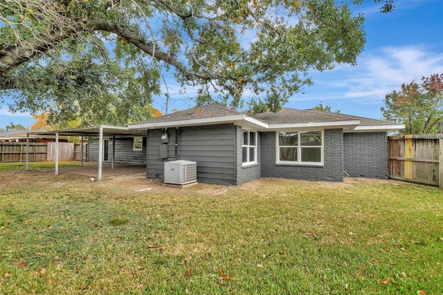 1914 Monroe Drive, Pasadena, TX 77502