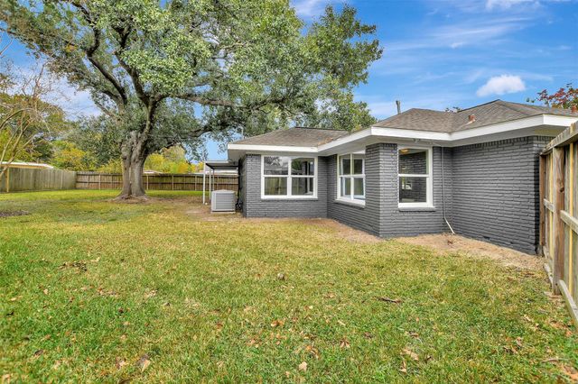 1914 Monroe Drive, Pasadena, TX 77502