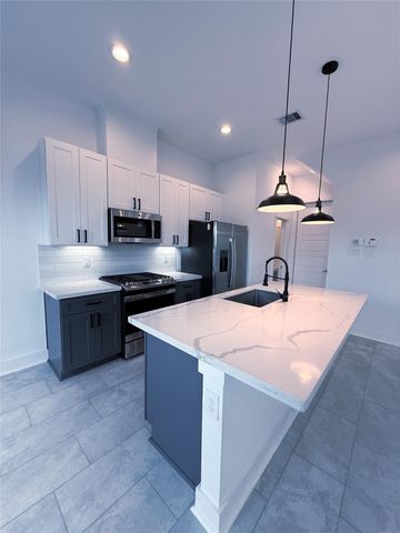 1058 Mansfield Street, Houston, TX 77091