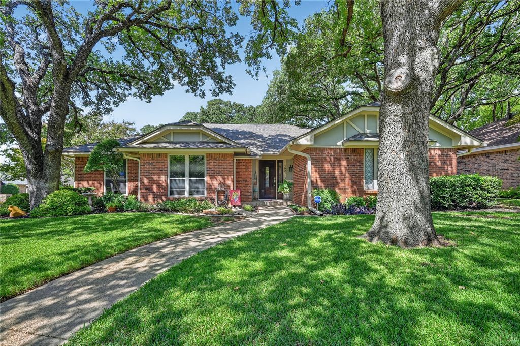 2021 Iron Horse Court, Arlington, TX 76017 — exterior