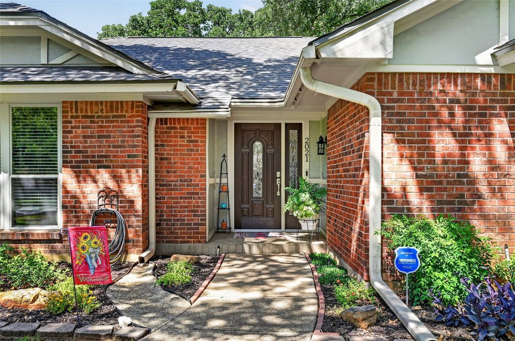 2021 Iron Horse Court, Arlington, TX 76017 — photo 2