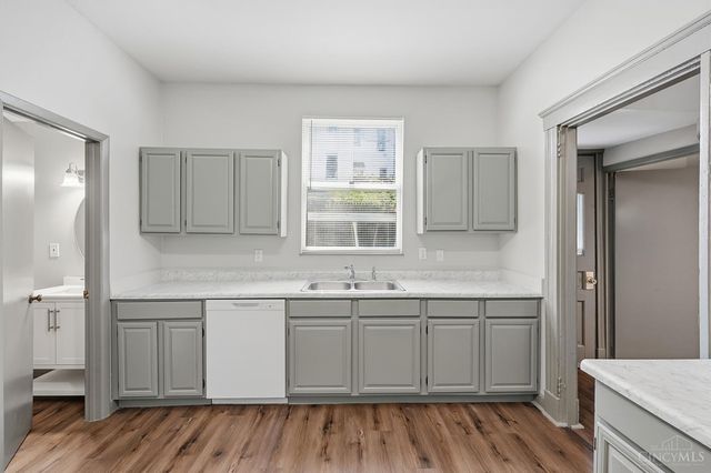 1011 McPherson, Cincinnati, OH 45205