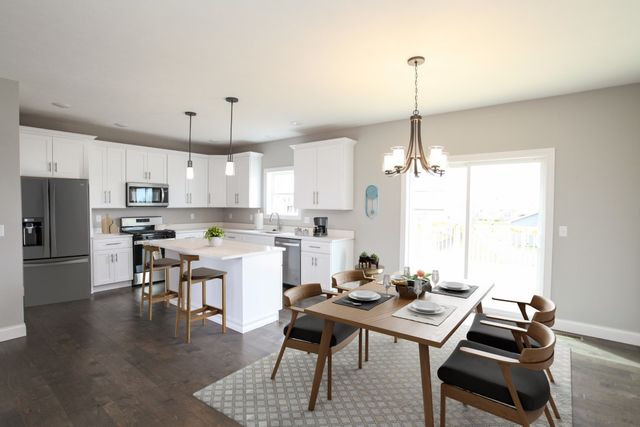 21 Fedor Circle, Bloomington, IL 61705