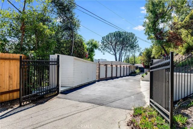 1135 N Norman Place, Los Angeles, CA 90049