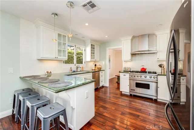 1135 N Norman Place, Los Angeles, CA 90049