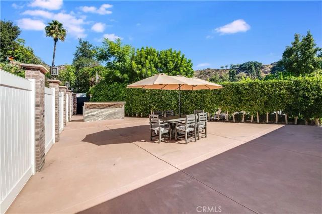 1135 N Norman Place, Los Angeles, CA 90049