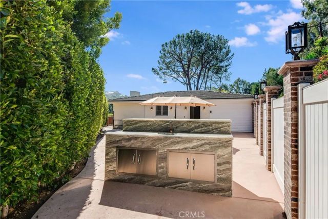 1135 N Norman Place, Los Angeles, CA 90049