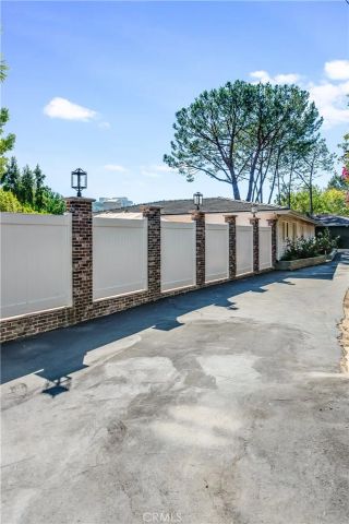 1135 N Norman Place, Los Angeles, CA 90049