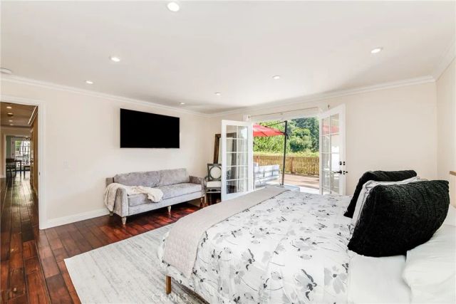 1135 N Norman Place, Los Angeles, CA 90049