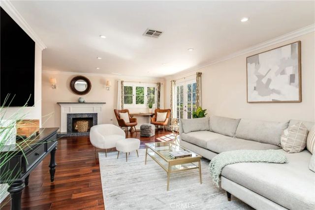 1135 N Norman Place, Los Angeles, CA 90049