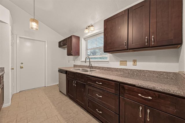 2714 S Brompton Drive, Pearland, TX 77584