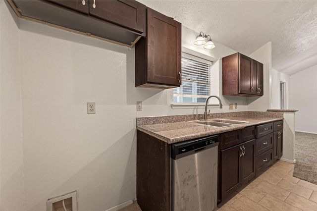 2714 S Brompton Drive, Pearland, TX 77584