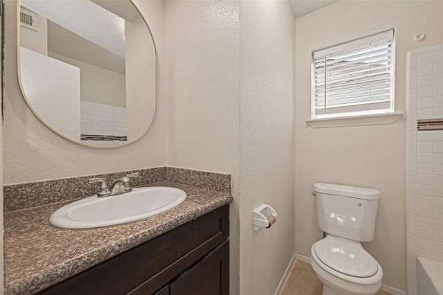 2714 S Brompton Drive, Pearland, TX 77584