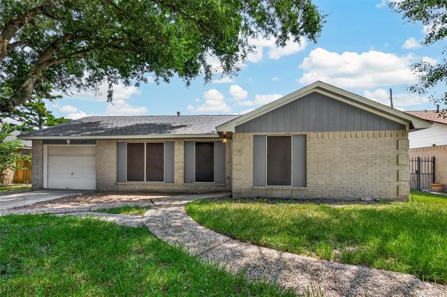2714 S Brompton Drive, Pearland, TX 77584