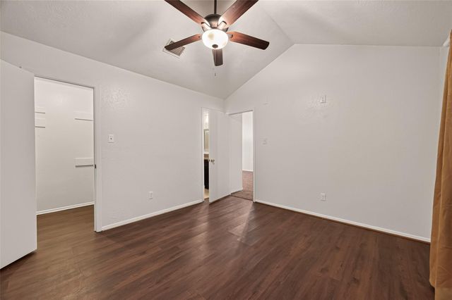 2714 S Brompton Drive, Pearland, TX 77584