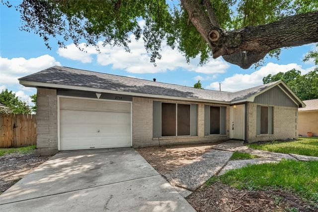 2714 S Brompton Drive, Pearland, TX 77584