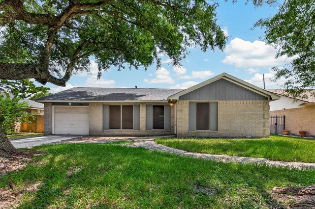 2714 S Brompton Drive, Pearland, TX 77584