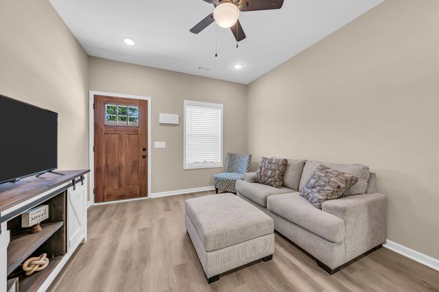 404 Cedar Ln, Tullahoma, TN 37388