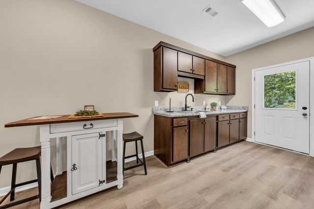 404 Cedar Ln, Tullahoma, TN 37388