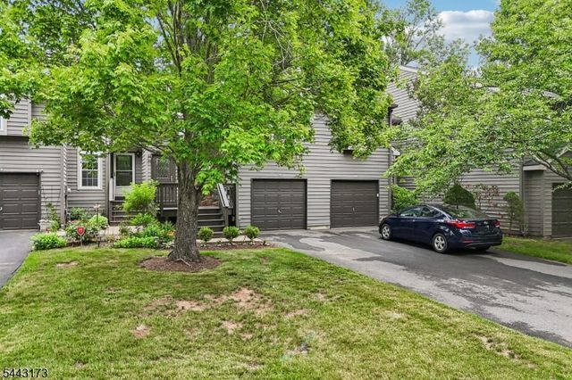 31 Chicopee Dr, Montgomery Twp., NJ 08540