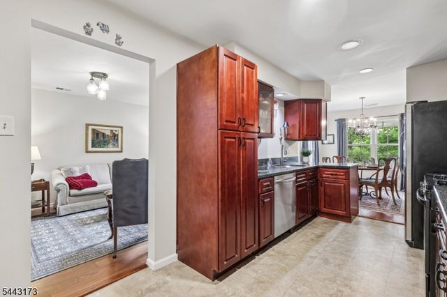 31 Chicopee Dr, Montgomery Twp., NJ 08540