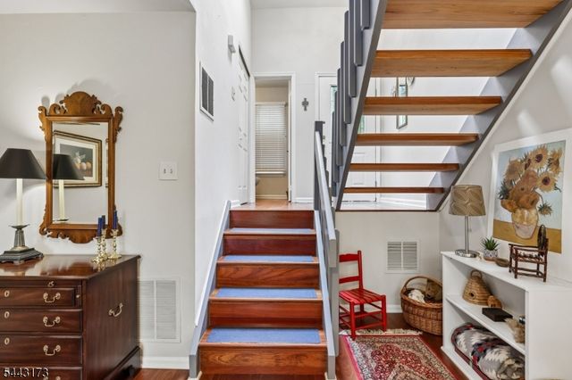 31 Chicopee Dr, Montgomery Twp., NJ 08540