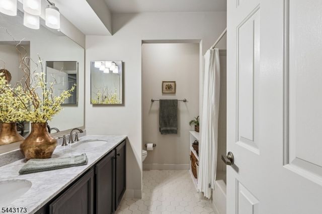 31 Chicopee Dr, Montgomery Twp., NJ 08540