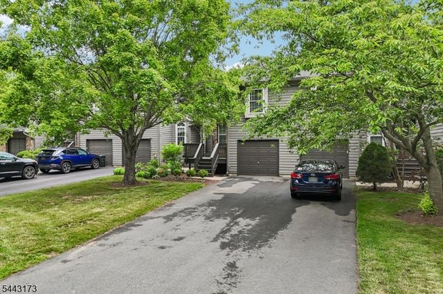 31 Chicopee Dr, Montgomery Twp., NJ 08540