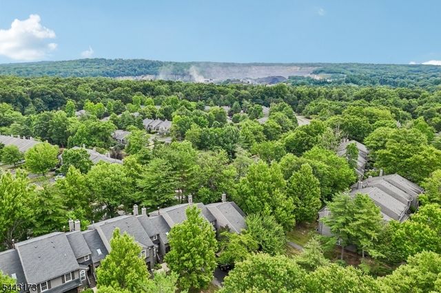 31 Chicopee Dr, Montgomery Twp., NJ 08540