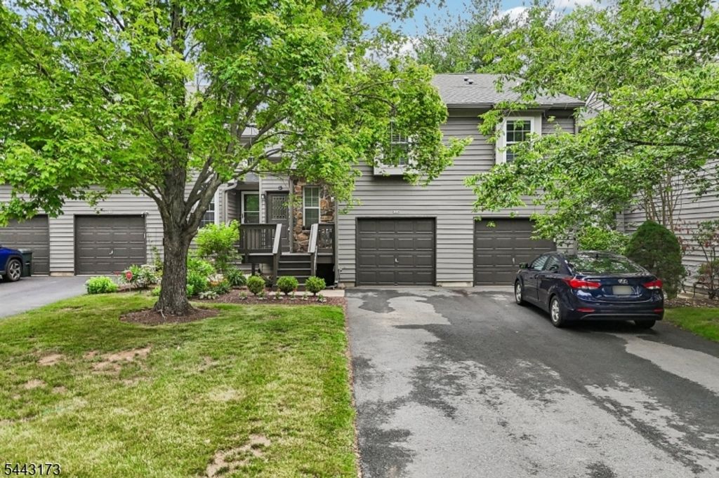31 Chicopee Dr, Montgomery Twp., NJ 08540
