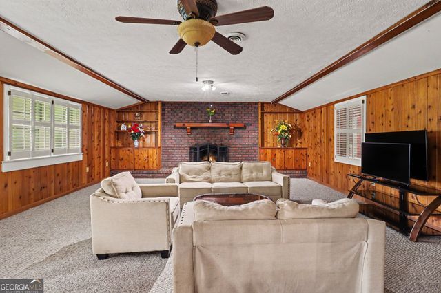 525 Lawshe Road, Senoia, GA 30276