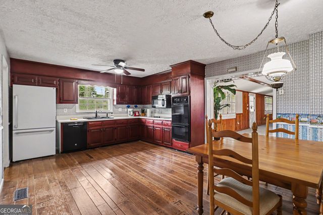 525 Lawshe Road, Senoia, GA 30276