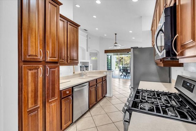 6393 ROOKERY CIRCLE, Bradenton, FL 34203