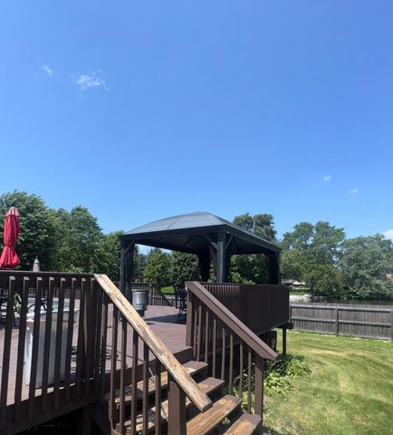 532 Iroquois Street, Schererville, IN 46375