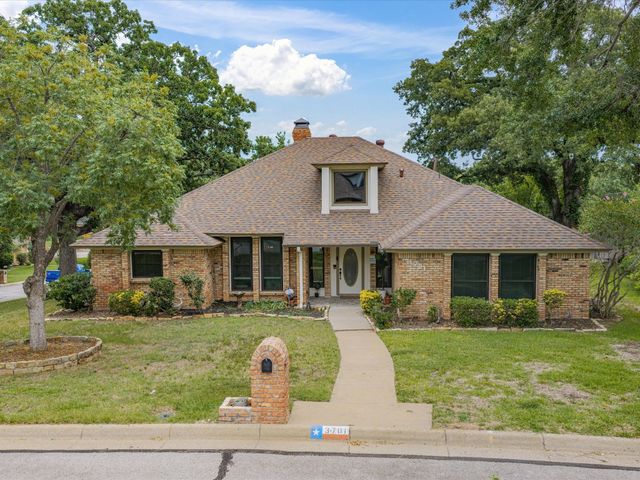 3701 Waycross Court, Arlington, TX 76016