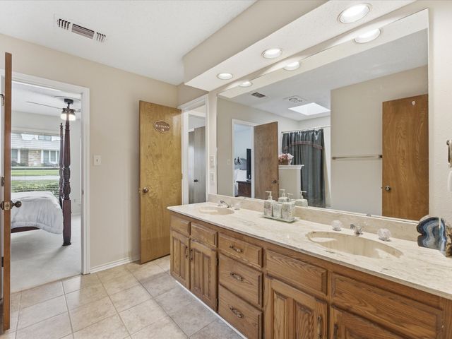 3701 Waycross Court, Arlington, TX 76016