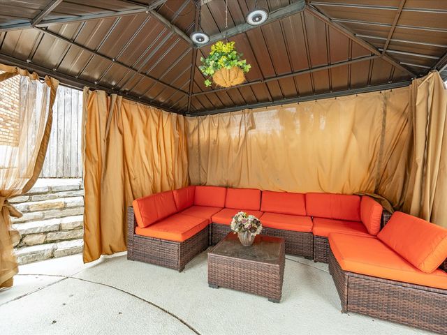 3701 Waycross Court, Arlington, TX 76016