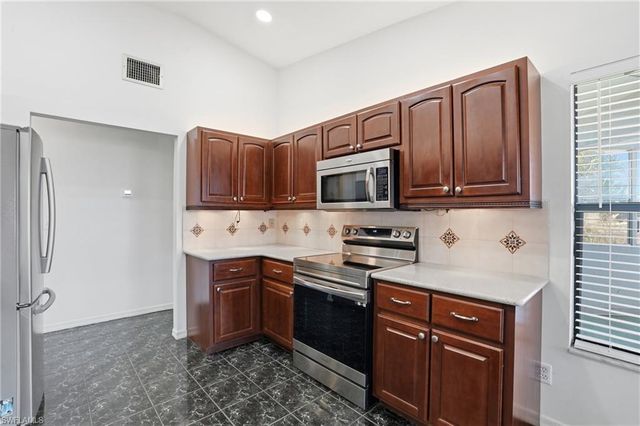 3218 Santa Barbara BLVD N, Cape Coral, FL 33993