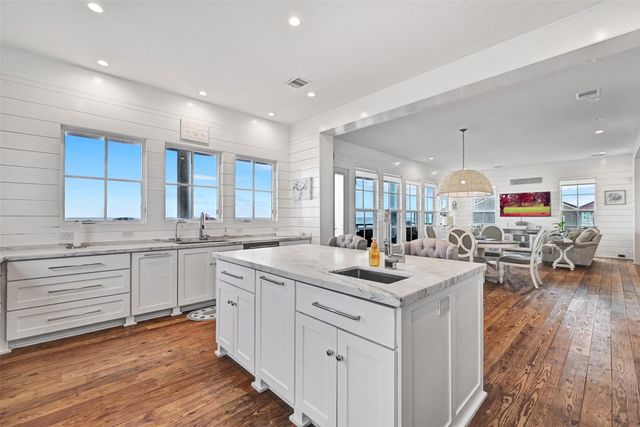 17725 Glei, Galveston, TX 77554