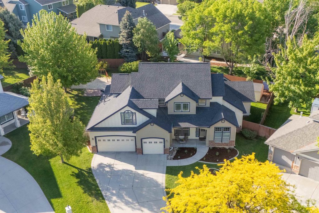 327 E Rockingham Dr, Eagle, ID 83616