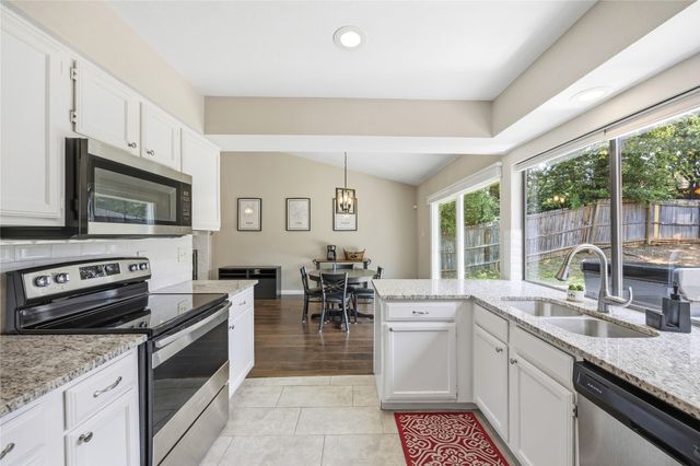 408 Thorn Wood Drive, Euless, TX 76039