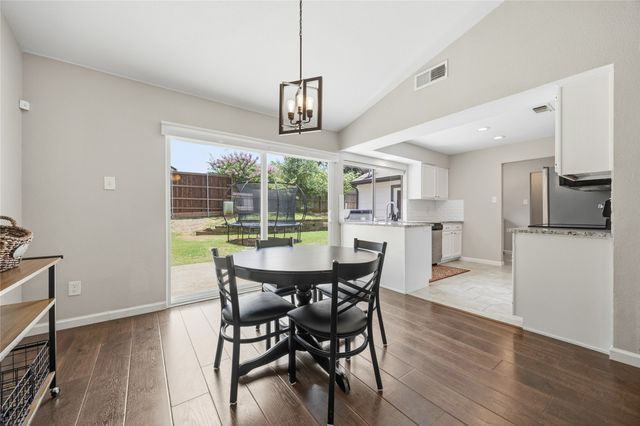 408 Thorn Wood Drive, Euless, TX 76039