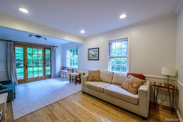 656 W Maplehurst Street, Ferndale, MI 48220