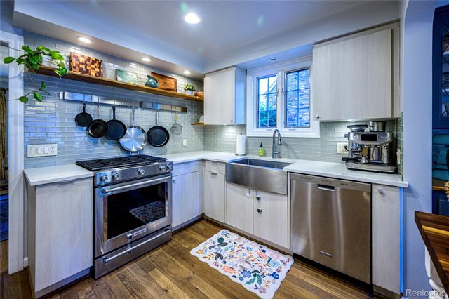 656 W Maplehurst Street, Ferndale, MI 48220