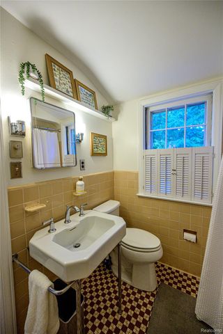656 W Maplehurst Street, Ferndale, MI 48220